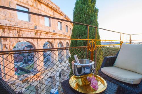 Arena & Seaview Luxurious Residence