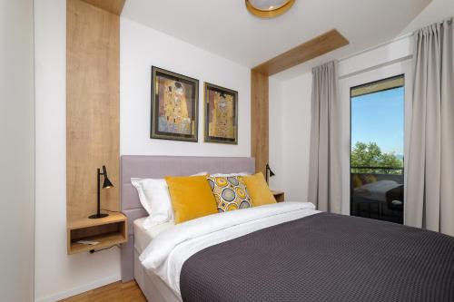 a bedroom with a king sized bed and a window at Studio Apartman KRILA WINGS in Zagreb