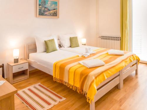 A bed or beds in a room at Guest House Stefica