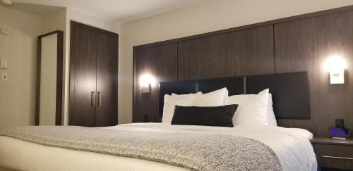 Cama o camas de una habitación en Best Western Laval-Montreal & Conference Centre