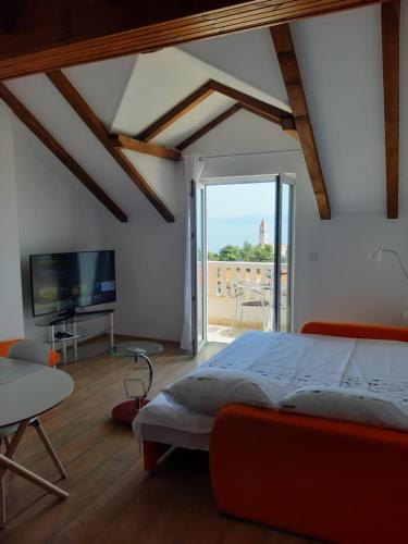 Liliana Bol Apartment with Wonderful Sea View Near the Beaches