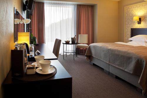 Una cama o camas en una habitación de Margis Hotel & SPA