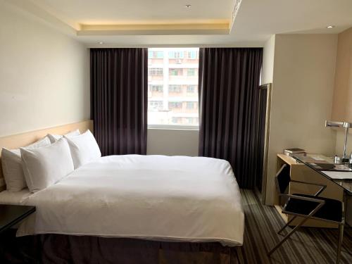Una cama o camas en una habitación de de rěve Express Hotel