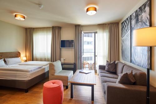 Postel nebo postele na pokoji v ubytování Mondrian Suites Berlin am Checkpoint Charlie
