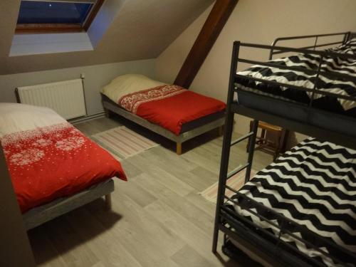 - une chambre avec 2 lits superposés dans l'établissement Maison Bellevue, à Geishouse