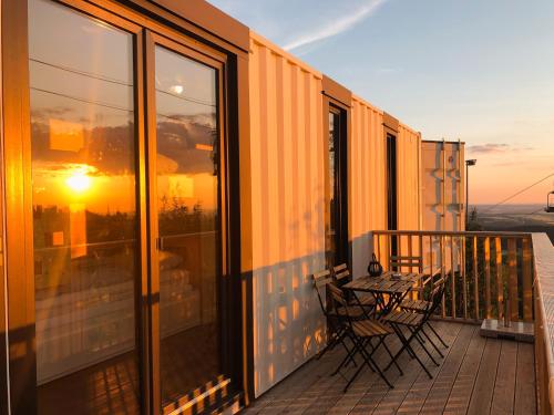 Balkón nebo terasa v ubytování BERGHEIM Container Loft