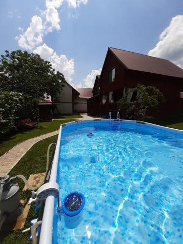 a large blue swimming pool in a yard at "Карпатський краєвид" in Polyana