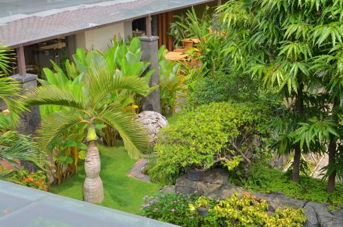 Сад в HOTEL ASRI CIREBON