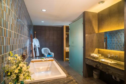 Gallery image of Synergy Samui in Chaweng
