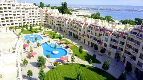 Πισίνα στο ή κοντά στο Апартаменти Варна Саут на плажа - Varna South Apartments on the beach
