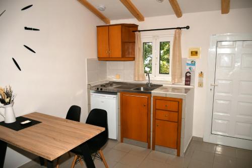 Virtuvė arba virtuvėlė apgyvendinimo įstaigoje Cavos Beach House