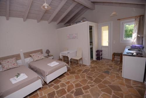 Postel nebo postele na pokoji v ubytování The Olive Grove House