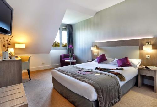 Postel nebo postele na pokoji v ubytování Best Western Plus Hotel Du Parc Chantilly