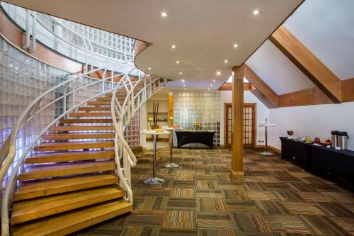 a staircase in a building with a glass wall at Best Western Marina del Rey in Viña del Mar