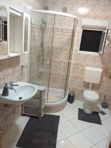 Bilik mandi di Apartments Vila Ana