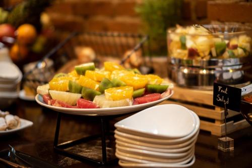 a table with a plate of fruit on a table at Le Boutique Hotel Moxa in Bucharest