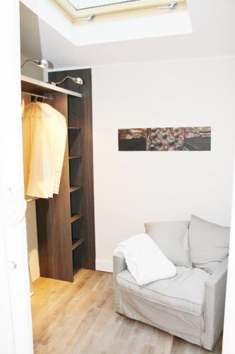 a living room with a couch and a closet at L'Appart D'Oli et Tiane in Bordeaux
