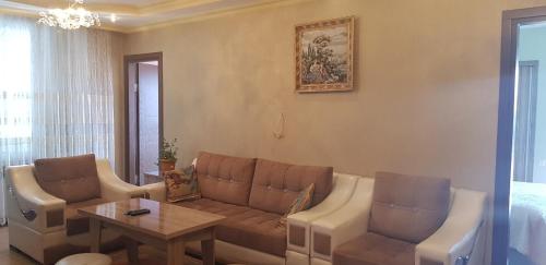 Ein Sitzbereich in der Unterkunft Tamar's Apartment on Inasaridze 7A