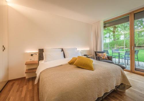 Postel nebo postele na pokoji v ubytování Ferienwohnungen Boardinghouse Bodensee