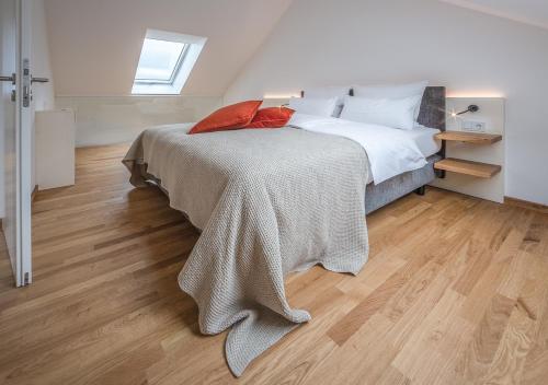 Postel nebo postele na pokoji v ubytování Ferienwohnungen Boardinghouse Bodensee