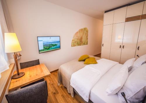 Postel nebo postele na pokoji v ubytování Ferienwohnungen Boardinghouse Bodensee