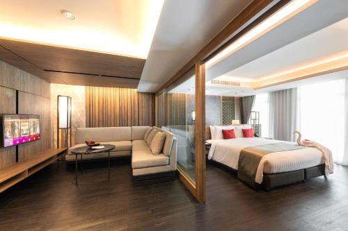 Imagen de la galería de Ramada Plaza by Wyndham Chao Fah Phuket, en Phuket