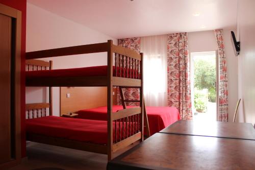 Un pat sau paturi într-o cameră la Baleal à Vista