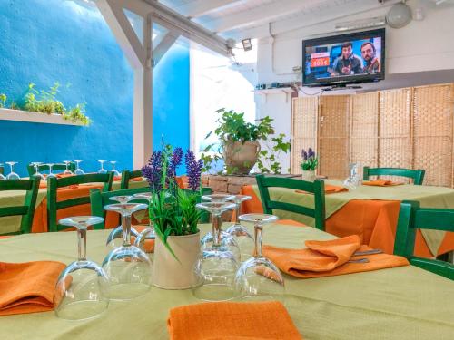 Ресторант или друго място за хранене в Hotel I Colori Del Mare