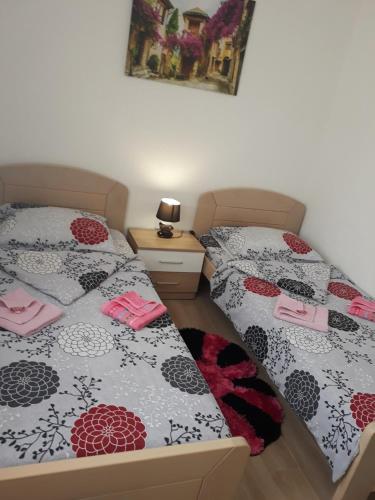 two beds sitting next to each other in a bedroom at Vuk Popovic in Žabljak