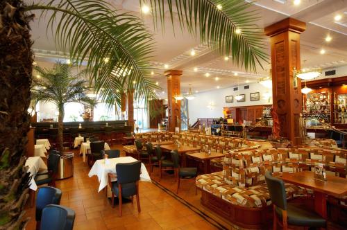 Hotel Avion Image
