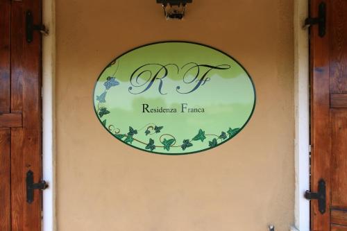 a door sign for a russian firm on a house at Residenza Franca in Valeggio sul Mincio