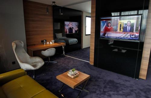 TV/Unterhaltungsangebot in der Unterkunft Ambasador Hotel