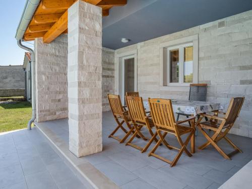 Patio nebo venkovní prostory v ubytování Holiday Home Mario 2 by Interhome