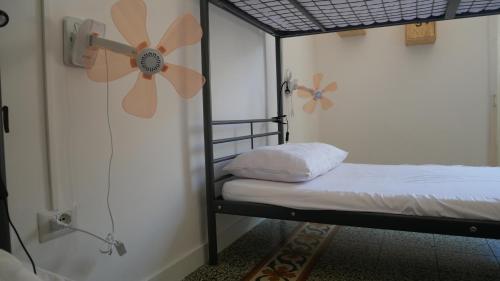 Urban Oasis Hostelにあるベッド