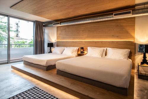Ένα ή περισσότερα κρεβάτια σε δωμάτιο στο Bespoke House Athens