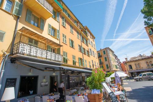 Place Du Pin