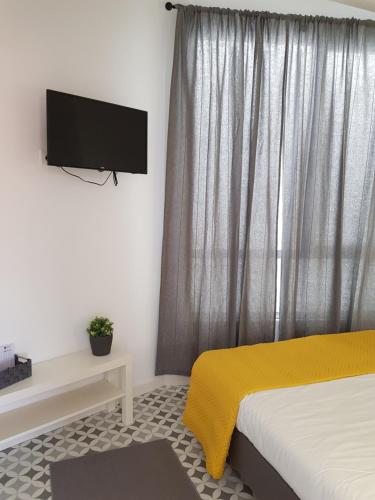 TV a/nebo společenská místnost v ubytování Cool Guest House