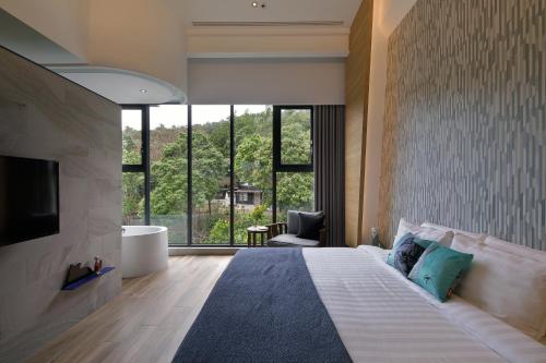 a bedroom with a large bed and a large window at Doris Home in Yuchi
