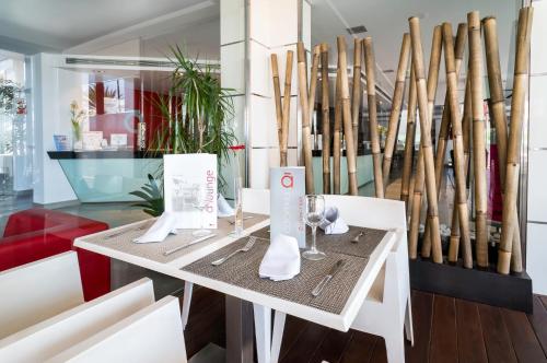 a dining room with a table and a bunch of bats at Nautic Hotel & Spa in Can Pastilla