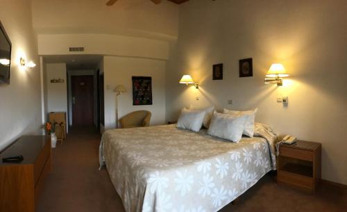 Katil atau katil-katil dalam bilik di Hotel & Apart Arcos del Rio