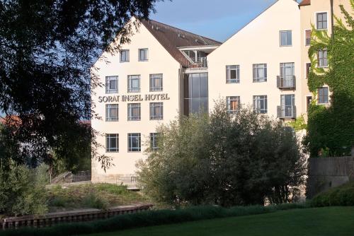Jardín al aire libre en SORAT Insel-Hotel Regensburg