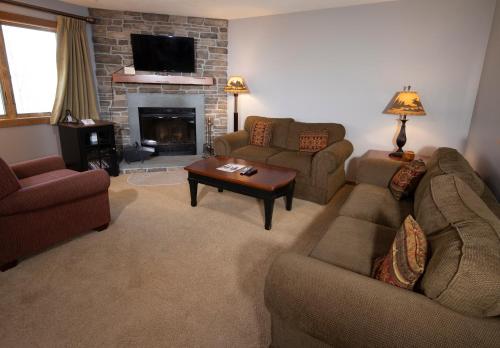 Zona de estar de Okemo Mountain Lodging