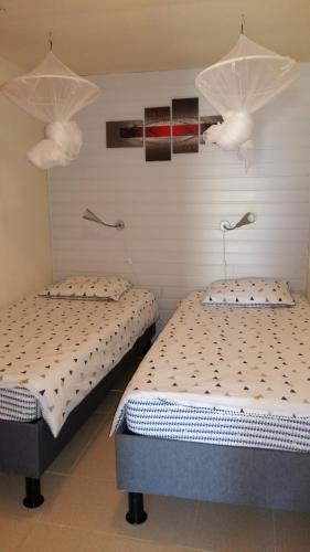 two beds sitting next to each other in a room at Casa o Futuro in Alcobaça