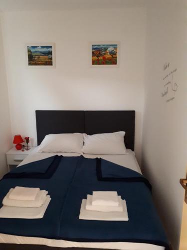 Ένα ή περισσότερα κρεβάτια σε δωμάτιο στο Apartman DijAna