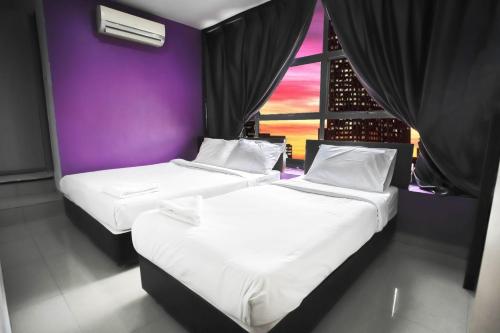 Postel nebo postele na pokoji v ubytování SMART HOTEL SEKSYEN 15 SHAH ALAM