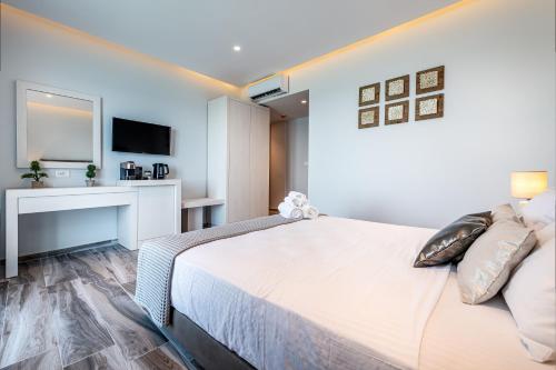 Postel nebo postele na pokoji v ubytování Kyma Rooms & Suites