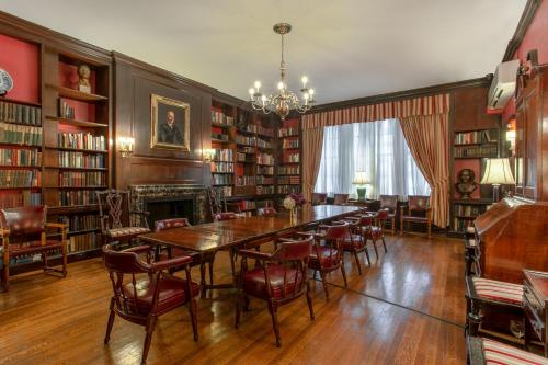 3 West Club Image