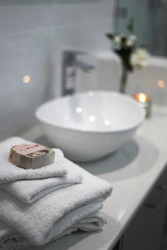a bathroom with a sink and a white bowl at Maleny Hinterland Escape in Witta