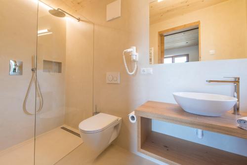 a bathroom with a sink and a toilet and a shower at Eco Bnb & Apartments Bründlerhof in Marlengo