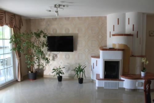 Μια τηλεόραση ή/και κέντρο ψυχαγωγίας στο Apartments Marianna